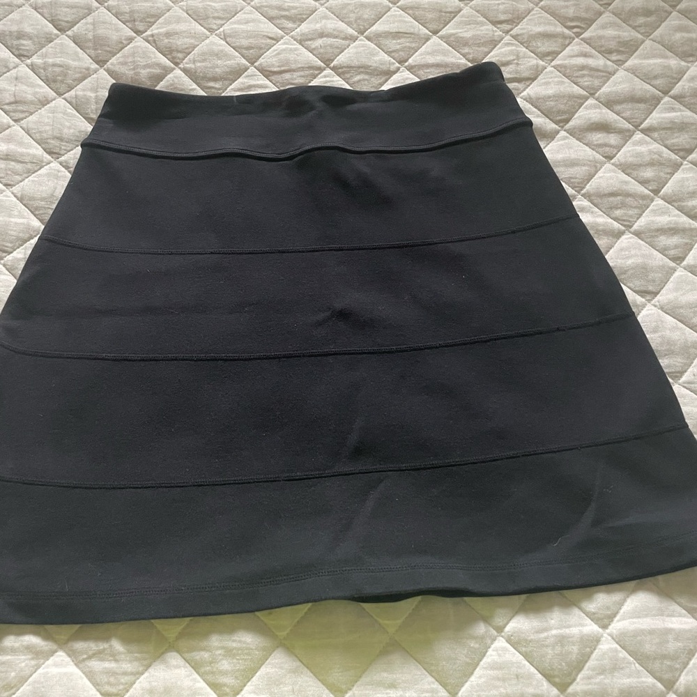 Athleta women’s size S black skirt EUC